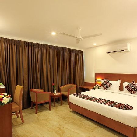 Hotel Amala Pathanāmthitta Exterior foto